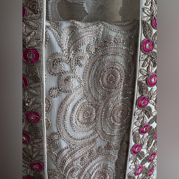 Beautifull cape and pants in dull gold color! - Picture 2 of 9